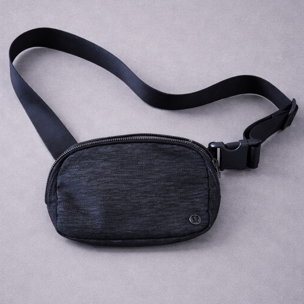 2019 lululemon Aqueous Ikat Jacquard Black Highlander Everywhere Belt Bag